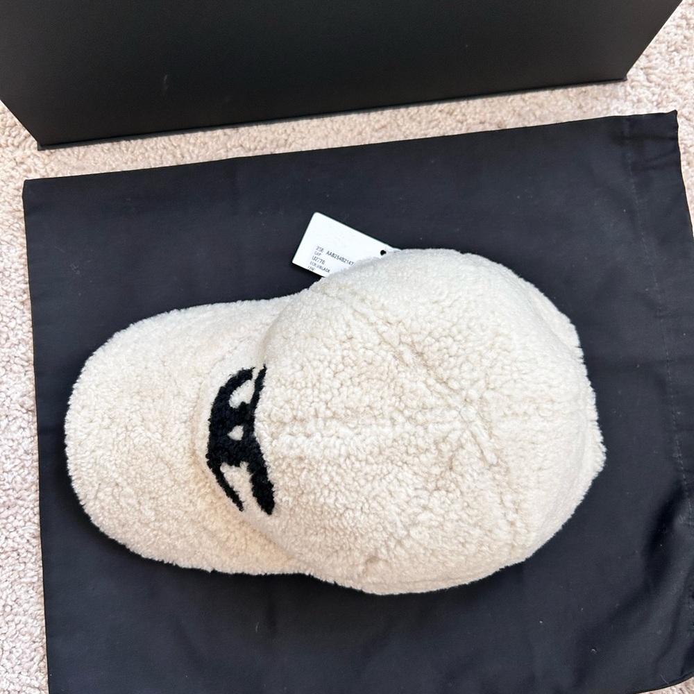 Chanel Shearling cap. One size - Picture 4 of 11
